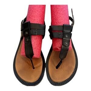 Maurices Sandals Size 9 Black with buckle adjustable  thong